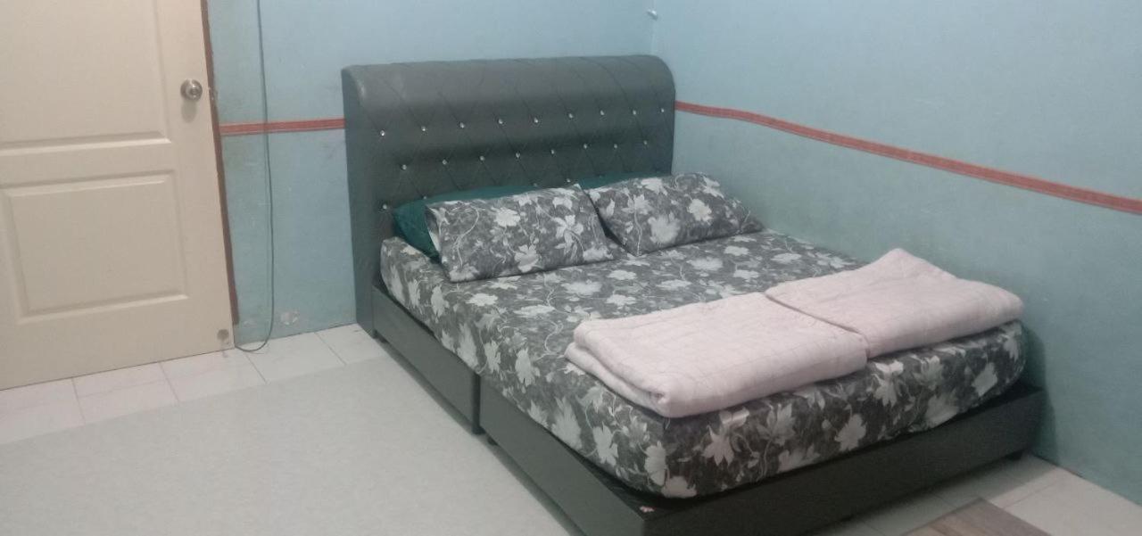 Holiday home Homestay Sungai Besar